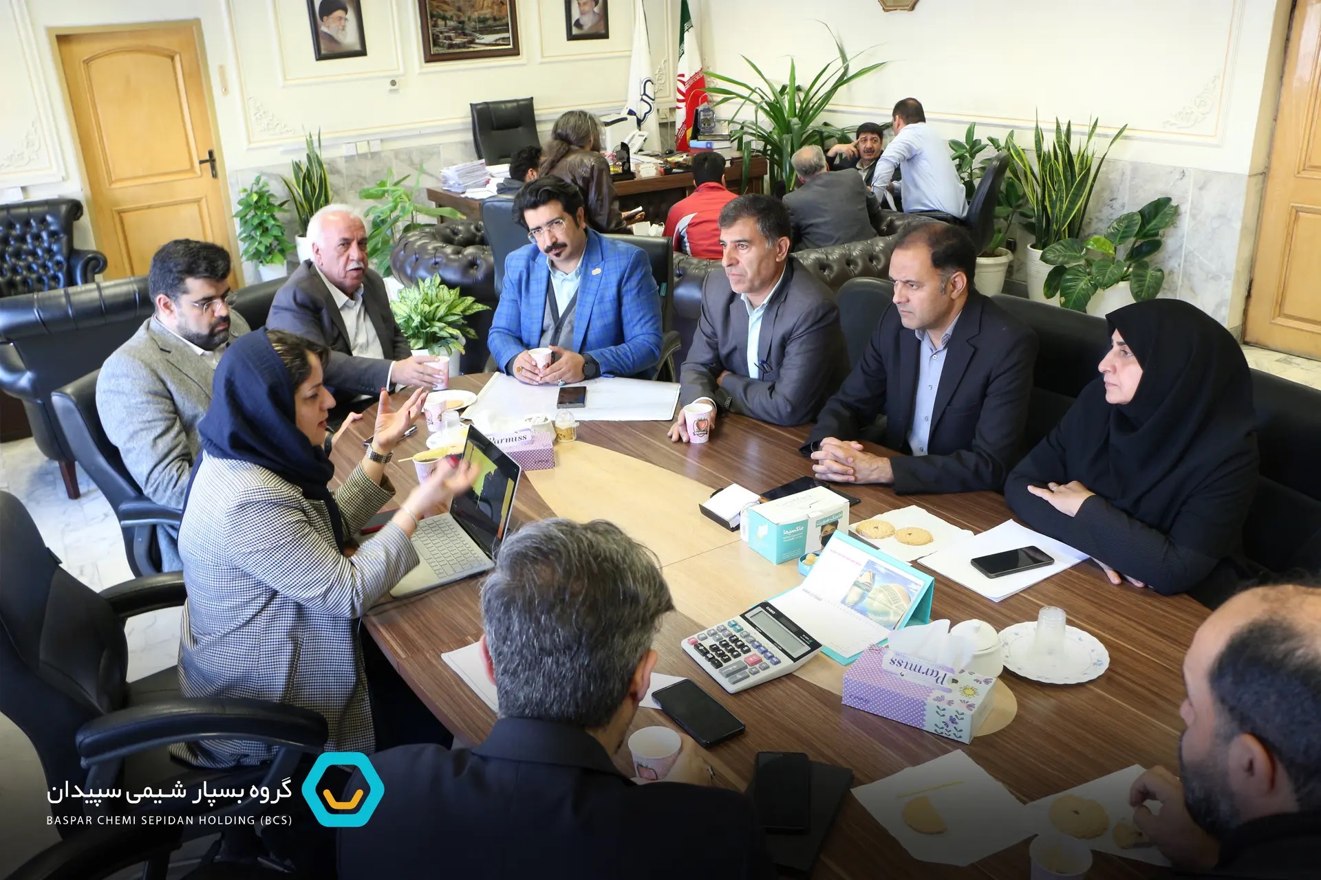 176_دیدار_رئیس_هیئت_مدیره_شرکت_بسپار_شیمی_سپیدان_با_شهردار_محترم_خمینی_شهر_اصفهان_20240608095036.jpg